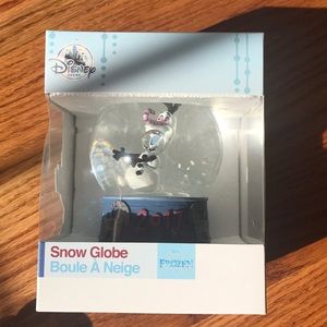 Olaf’s Snow globe